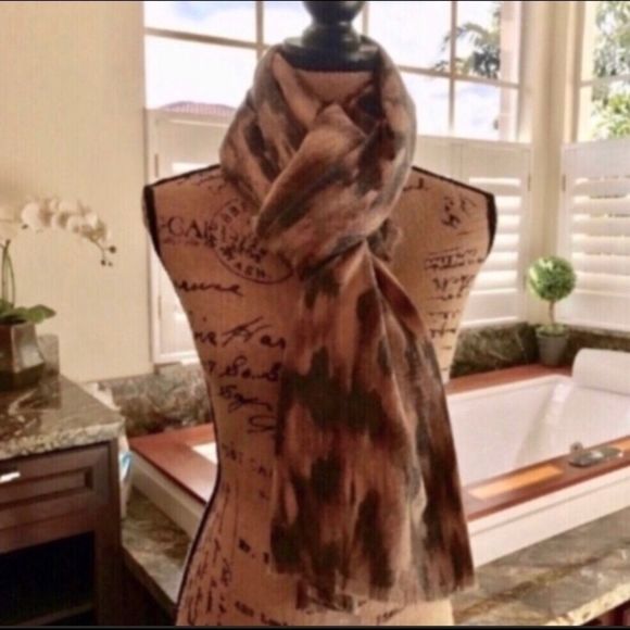 🧣 NWT Ann Taylor Cozy Scarf 🧣 - Picture 1 of 4